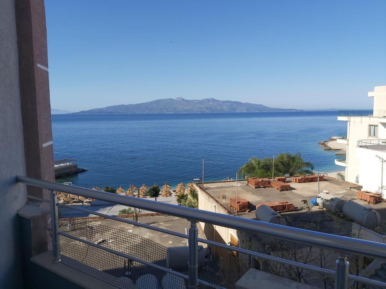 Susy Sea View Apartment Sarande Bagian luar foto