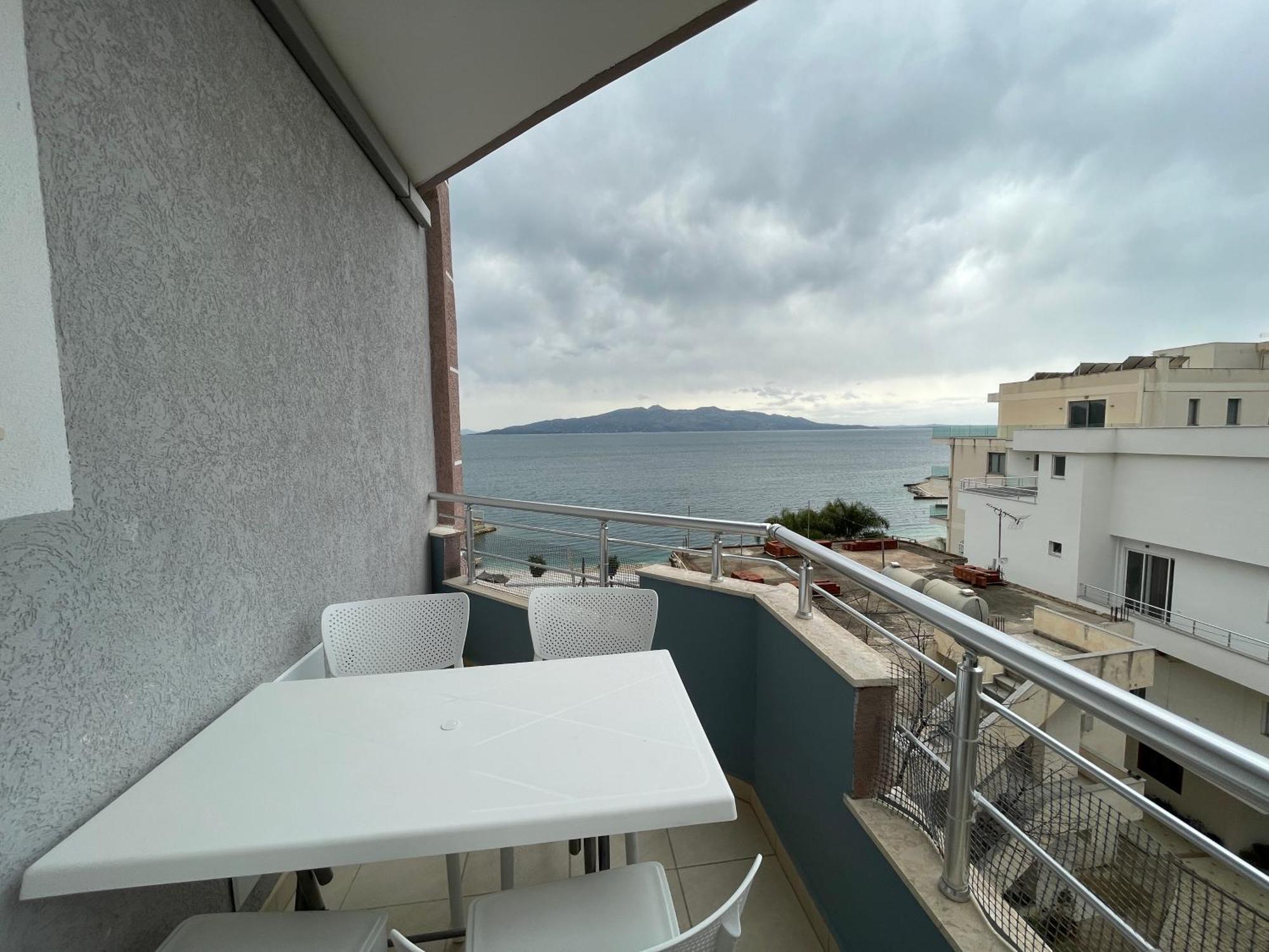 Susy Sea View Apartment Sarande Bagian luar foto