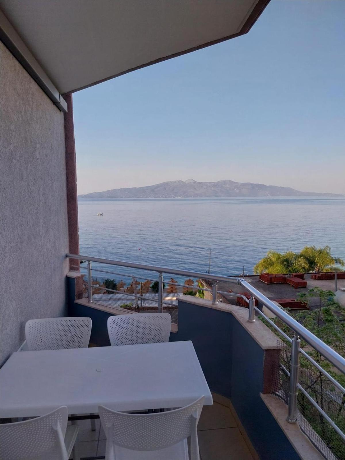 Susy Sea View Apartment Sarande Bagian luar foto