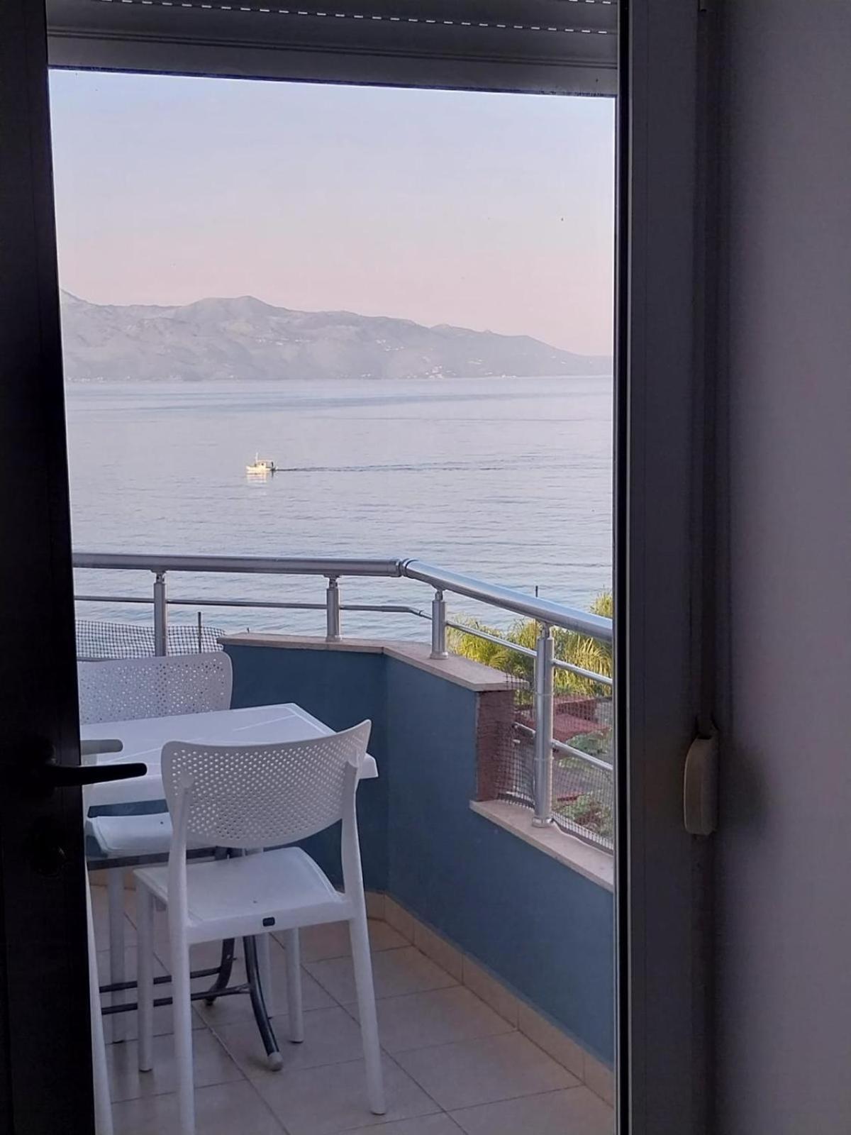 Susy Sea View Apartment Sarande Bagian luar foto